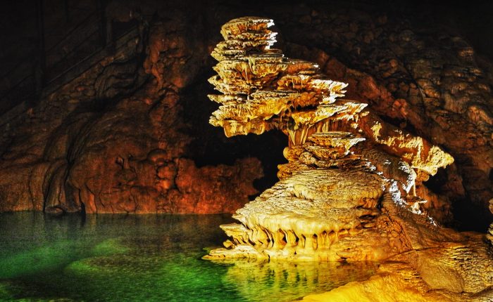 location bus, bus avec chauffeur, car scolaire,Voyage scolaire Perigord Padirac