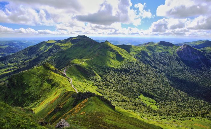 location bus, bus avec chauffeur, car scolaire, Groupe Perraud, voyage volcans d'Auvergne